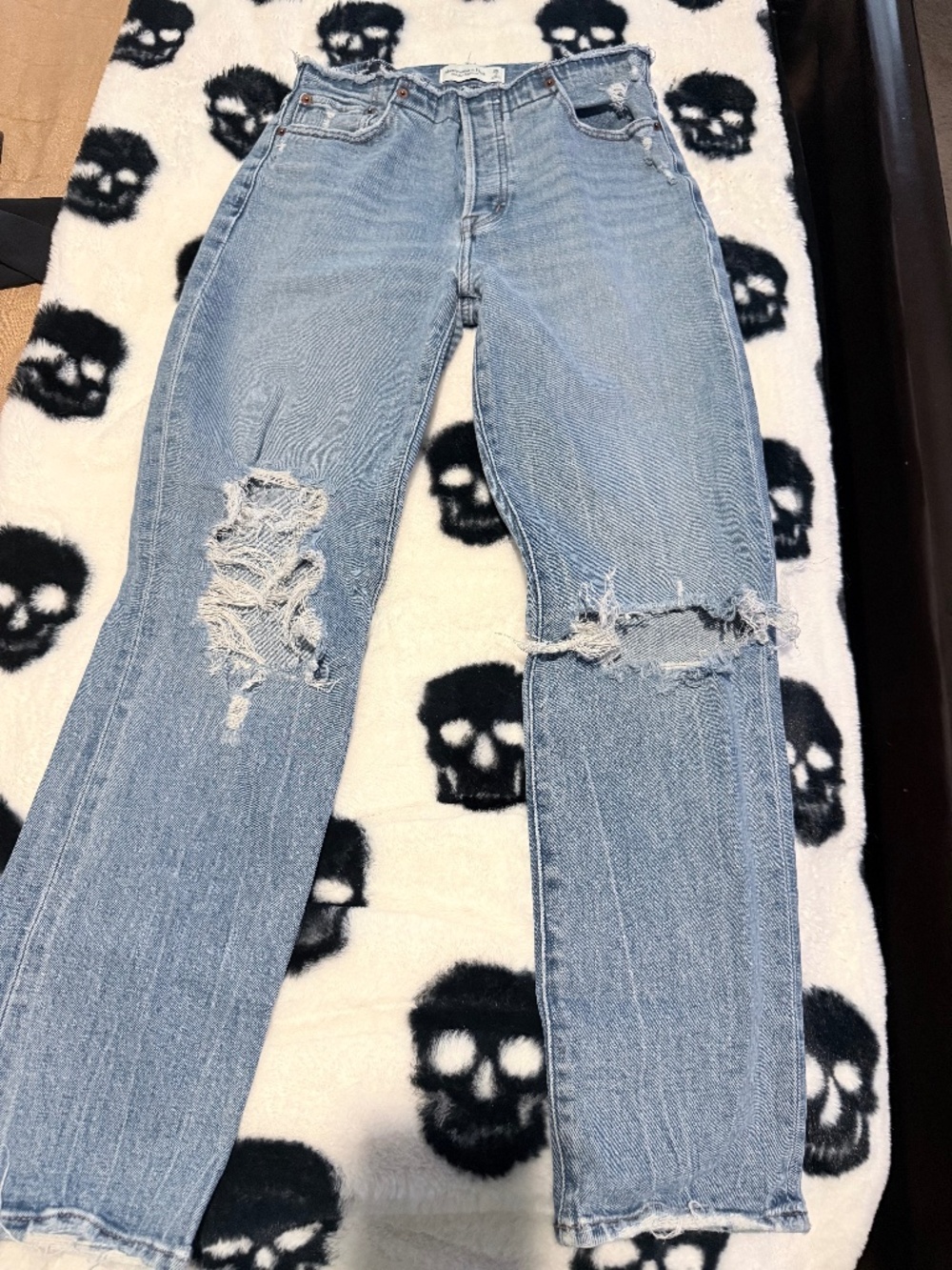 Abercrombie &Fitch Mid Rise Boyfriend Jeans
